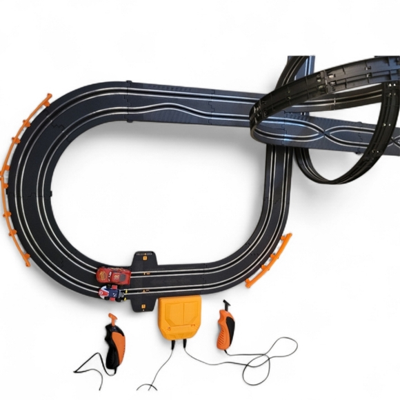 Track Master Slot Racing Set with 2 Cars - Picture 4 of 9